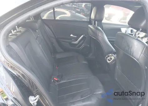 2022 Mercedes-Benz A 220 z USA, uszkodzony, nr VIN W1K3G4EB4NJ335831